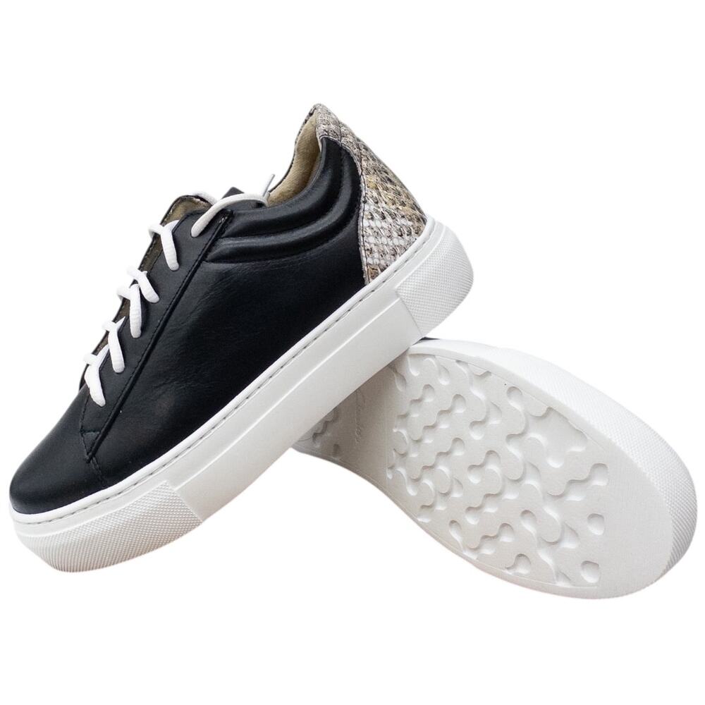 Clarks Tansy Sneakers Black Leather Snakeskin Women's size 6 Platform Lace up